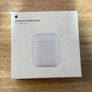 Apple AirPods Wireless Charging Case - White